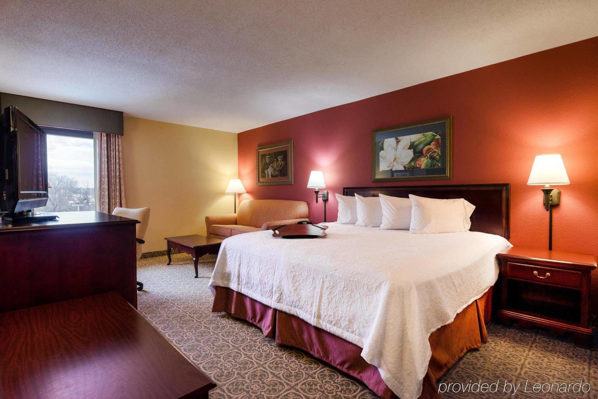 Hampton Inn Meridian Exterior photo